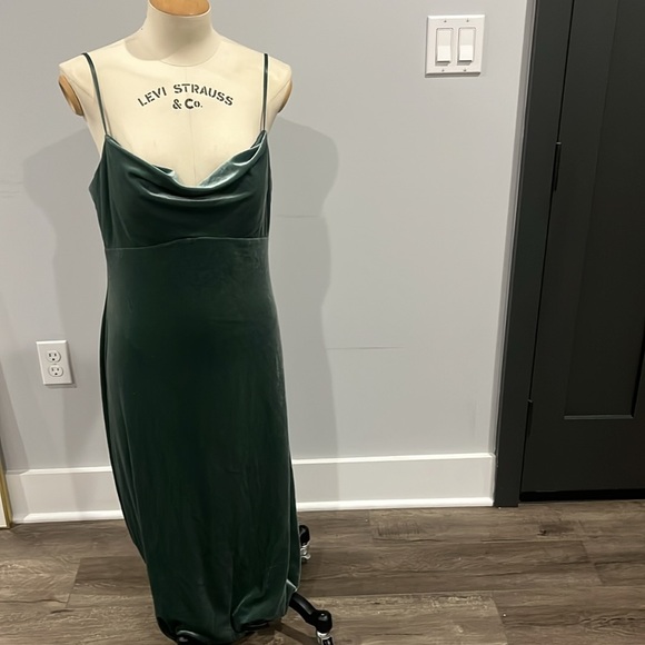 Jenny Yoo Women's Saba‎ Velvet Cowl Neck Midi Slip Dress - Picture 4 of 5